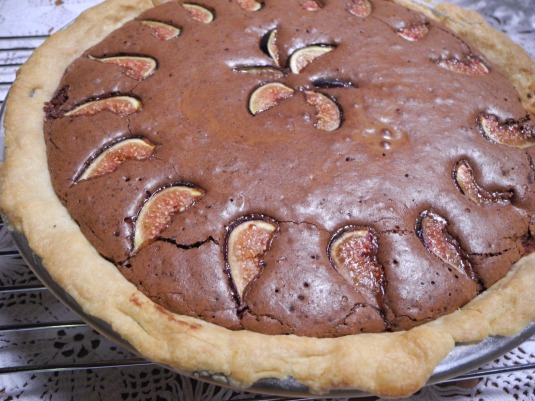 Chocolate cream pie with figs
